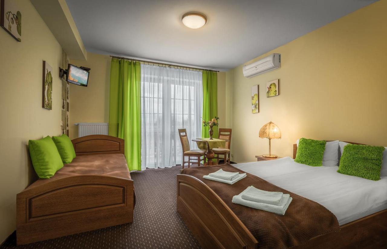 Dwor Dziekanow Zielonki  Exteriér fotografie