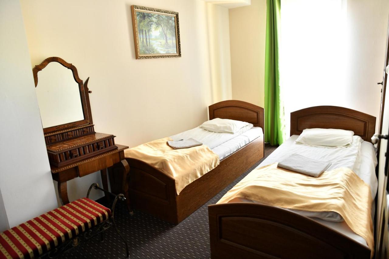Dwor Dziekanow Zielonki  Exteriér fotografie